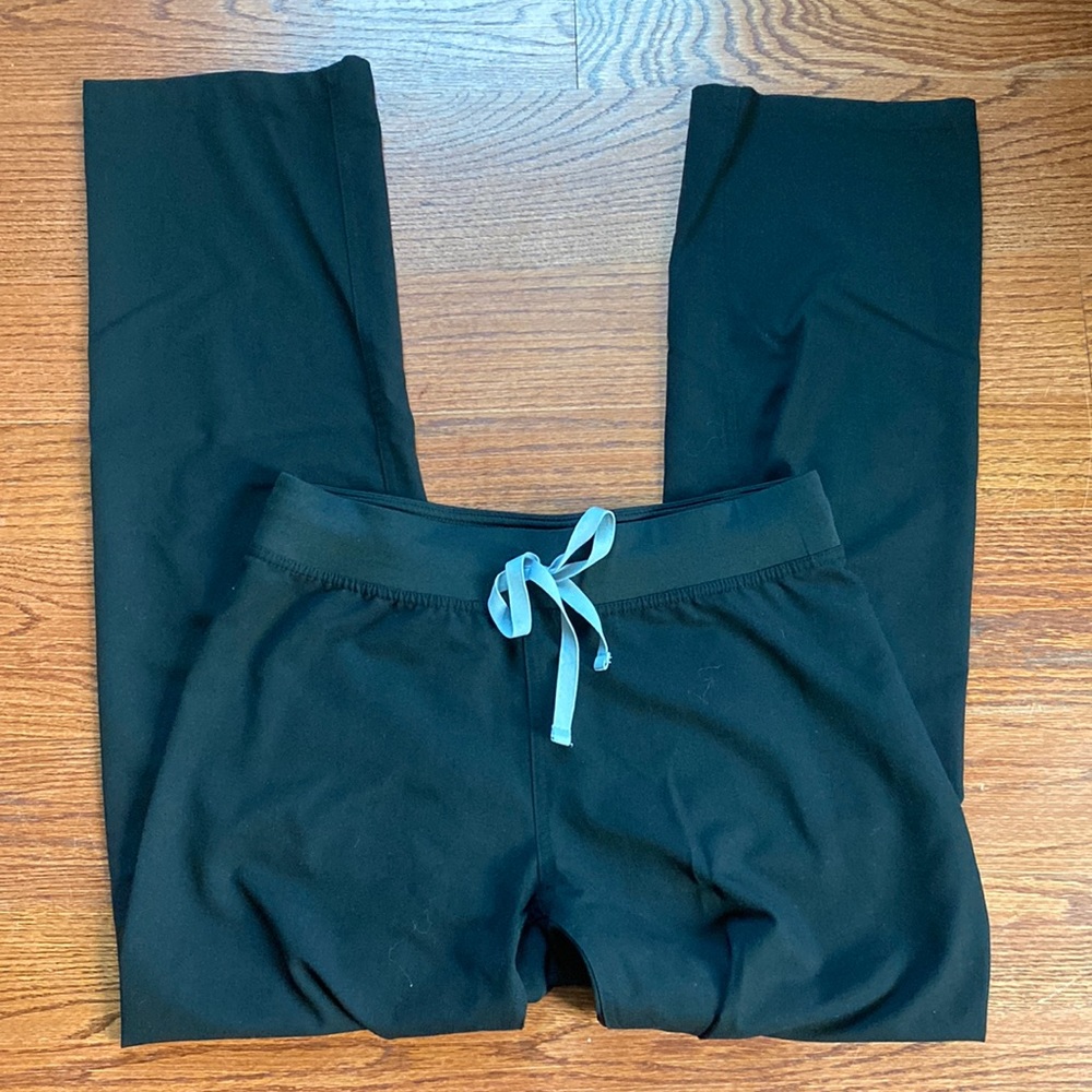 Women’s Figs Livingston Black Scrub Pants